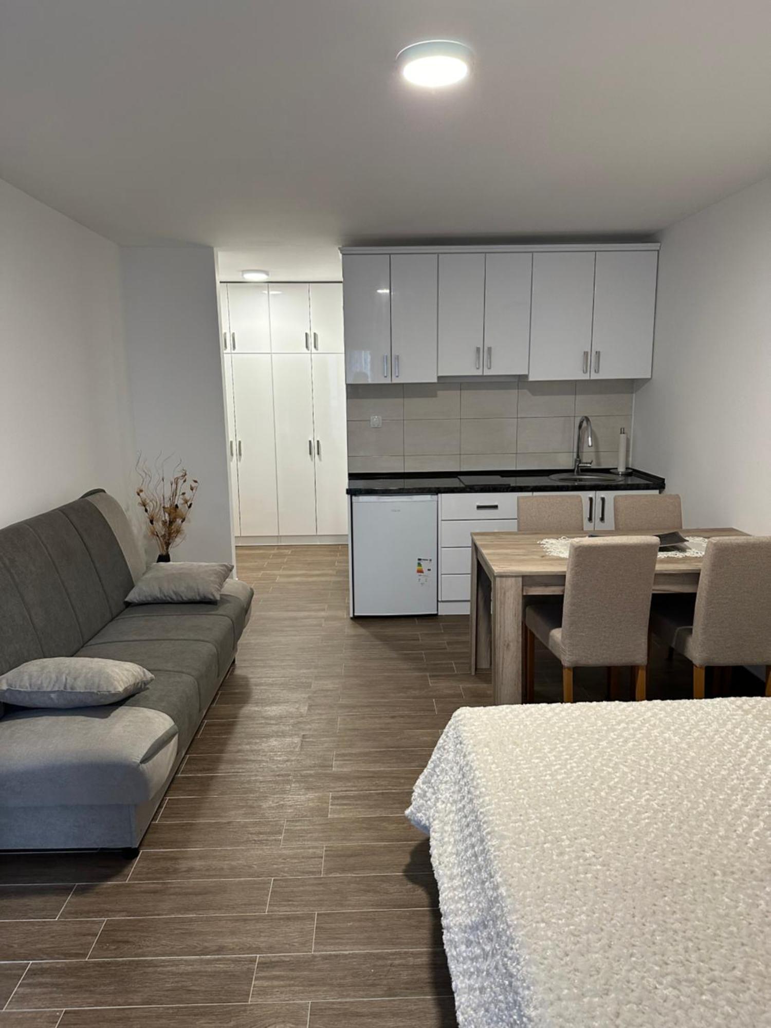 Apartman Milanovic Ostrovo Zewnętrze zdjęcie
